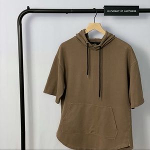 Hooded short sleeve scooped hem shirt